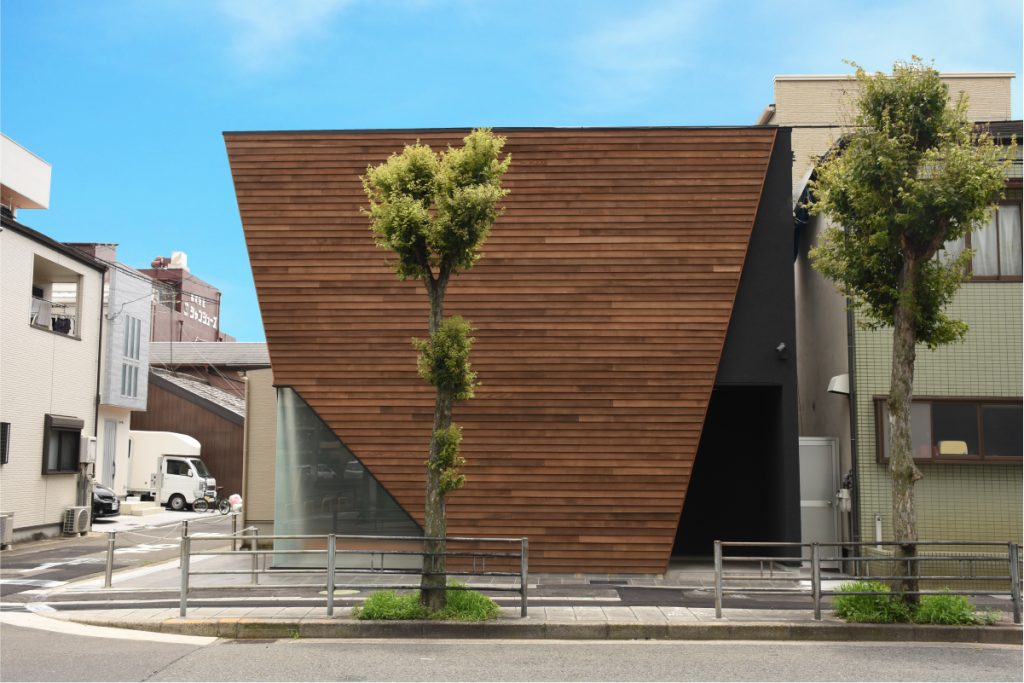 【YouTube配信】建物逆さ⁈浮遊感のある独特な建築・オーダーメイドできる贅沢空間の靴工房