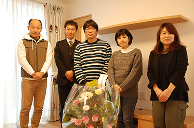 紹介していただいた土地はなんと主人の生家の前という偶然。「縁」を感じる次第です