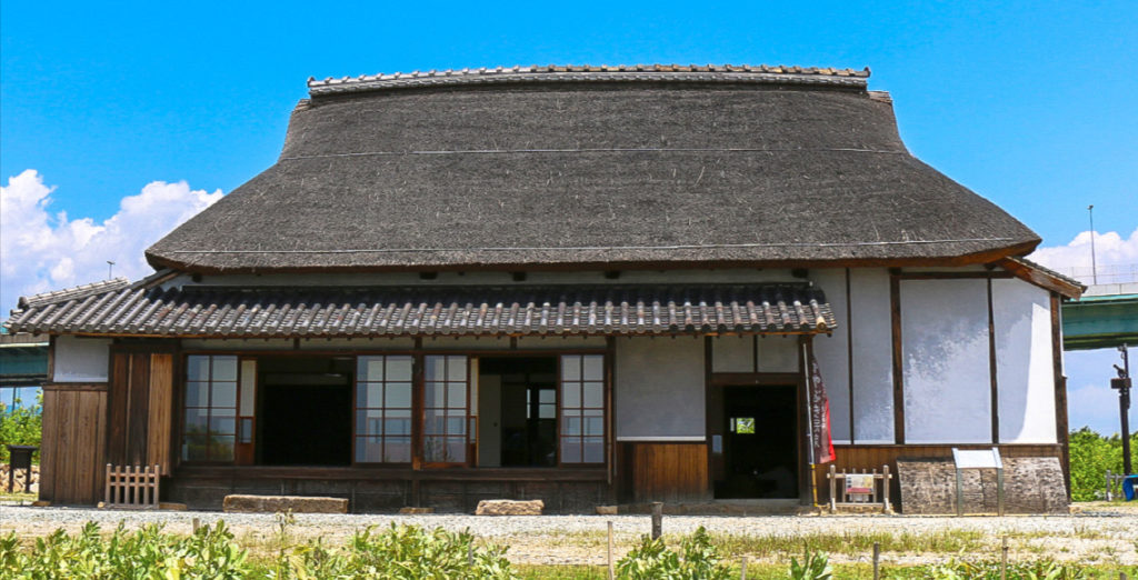 かやぶき屋根から感じる、日本建築の魅力